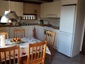Kühlschrank, Mikrowelle, Ofen, Geschirrspüler