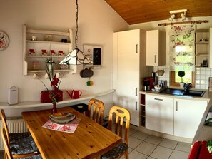 Dining - Hundefreundliches Haus Austernperle in Sehestedt by Interhome (Jade)