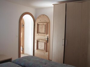 Internet - Chesa Ovelin by Interhome (Pontresina)