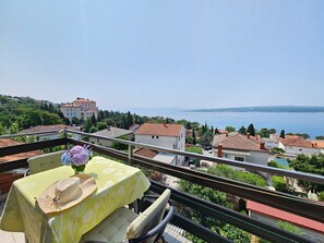 Outdoor dining - Wohnung App Marinna mit Terrasse by Interhome (Crikvenica)