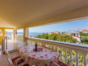 Outdoor dining - Wohnung für 6 Personen mit Balkon und Meerblick by Interhome (Crikvenica)