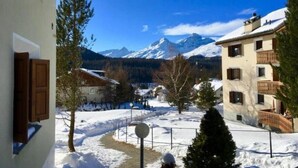 A snow-covered mountain landscape with a clear sky. - Chesa Auricula by Interhome (Pontresina)
