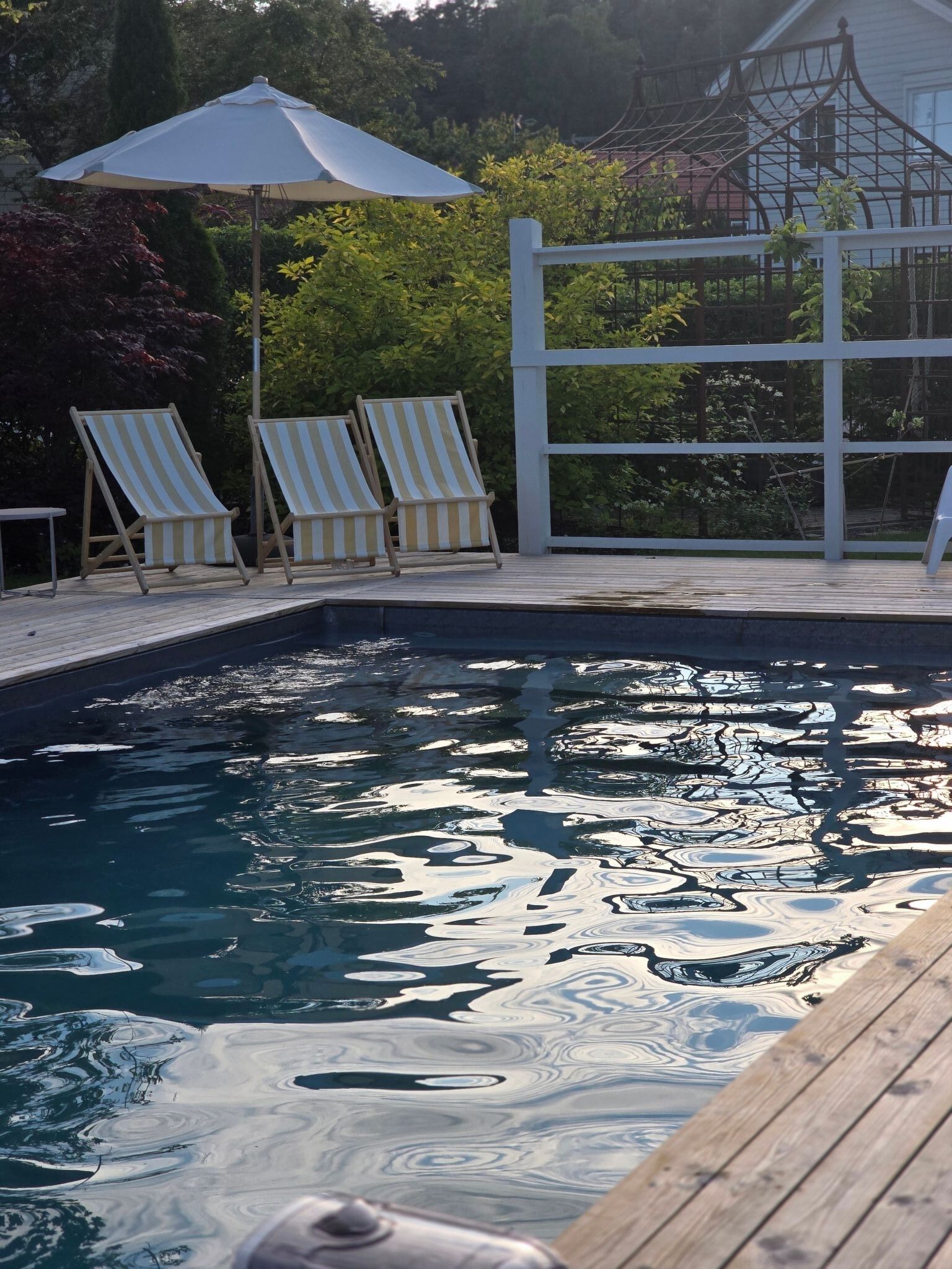 Een verwarmd zwembad