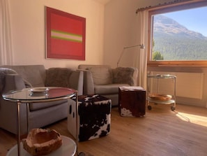 TV - Wohnung mit Aussicht by Interhome (Pontresina)