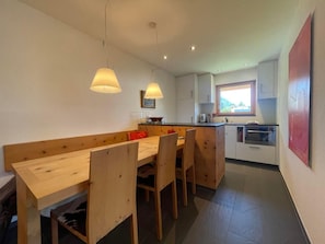 Dining - Wohnung mit Aussicht by Interhome (Pontresina)