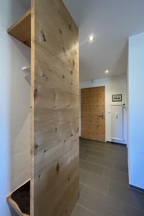 Interior - Wohnung mit Aussicht by Interhome (Pontresina)
