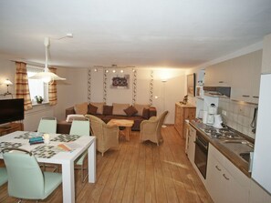 Fridge, microwave, oven, cookware/dishes/utensils - für vier Personen by Interhome (Bannesdorf)