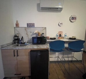 Estudio Confort, 1 cama matrimonial | Cocina privada | Cafetera y tetera 