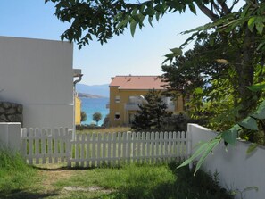 Property grounds - Charmante Ferienwohnung in Baška mit Eigener Terrasse by Interhome (Krk/Baška)