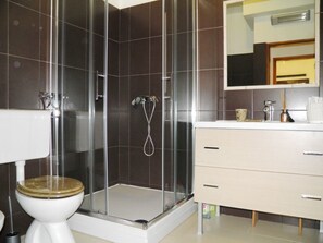 Towels - Charmante Ferienwohnung in Baška mit Eigener Terrasse by Interhome (Krk/Baška)