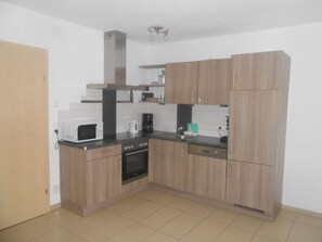 Réfrigérateur, micro-ondes, four, lave-vaisselle