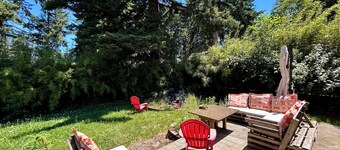 Cascading Stream Oasis: 4BR Near SeaTac Airport with Air Conditioning