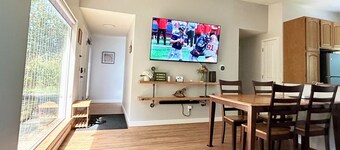 Cozy 4BR home near SeaTac airport, parks, beaches & bike path