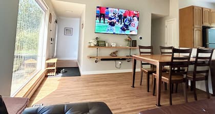 Cozy 4BR home near SeaTac airport, parks, beaches & bike path