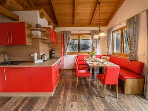 Fridge, oven, dishwasher, cookware/dishes/utensils - Chalet Waldhof mit Panoramasauna by Interhome (Flattach)