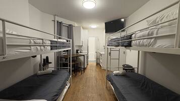 Fer et planche Ă repasser, lit parapluie, Wi-Fi gratuit