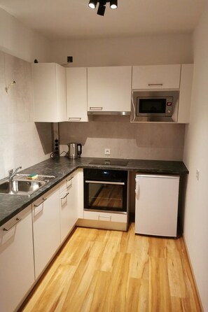 Frigorifero, microonde, forno, lavastoviglie