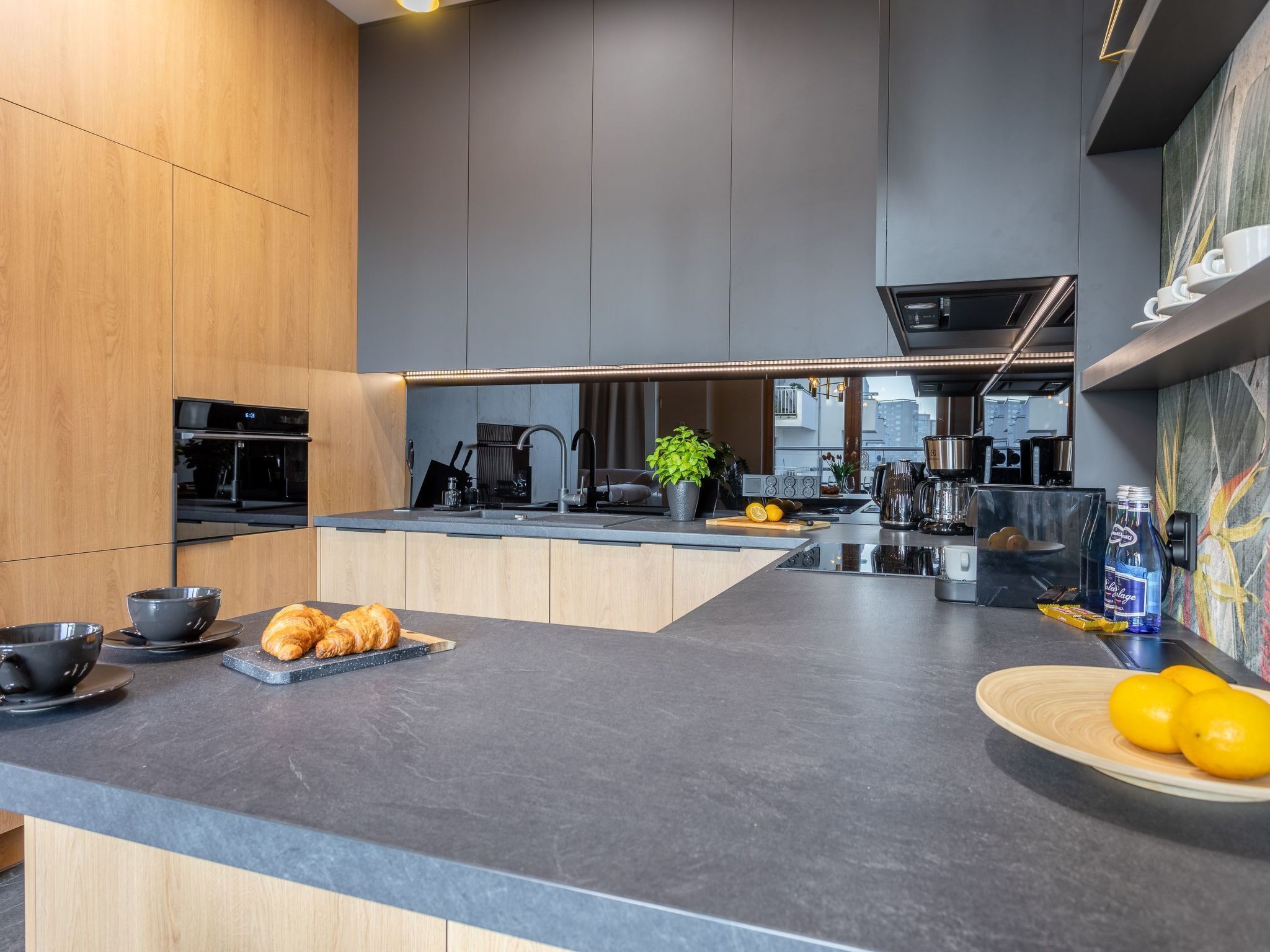 Kjøleskap, mikrobølgeovn, ovn og oppvaskmaskin