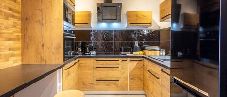 Refrigerador, microondas, horno, lavavajillas