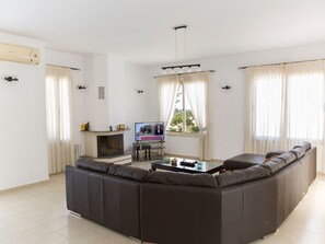 TV, fireplace, DVD player - mit Privatpool für 8 Personen ca. 220 m² in Neo Chorio, Halbinsel Akamas by Interhome (Polis Chrysochous)