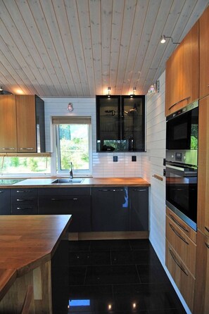 ثلاجة، ميكروويف، فرن، غسالة أطباق