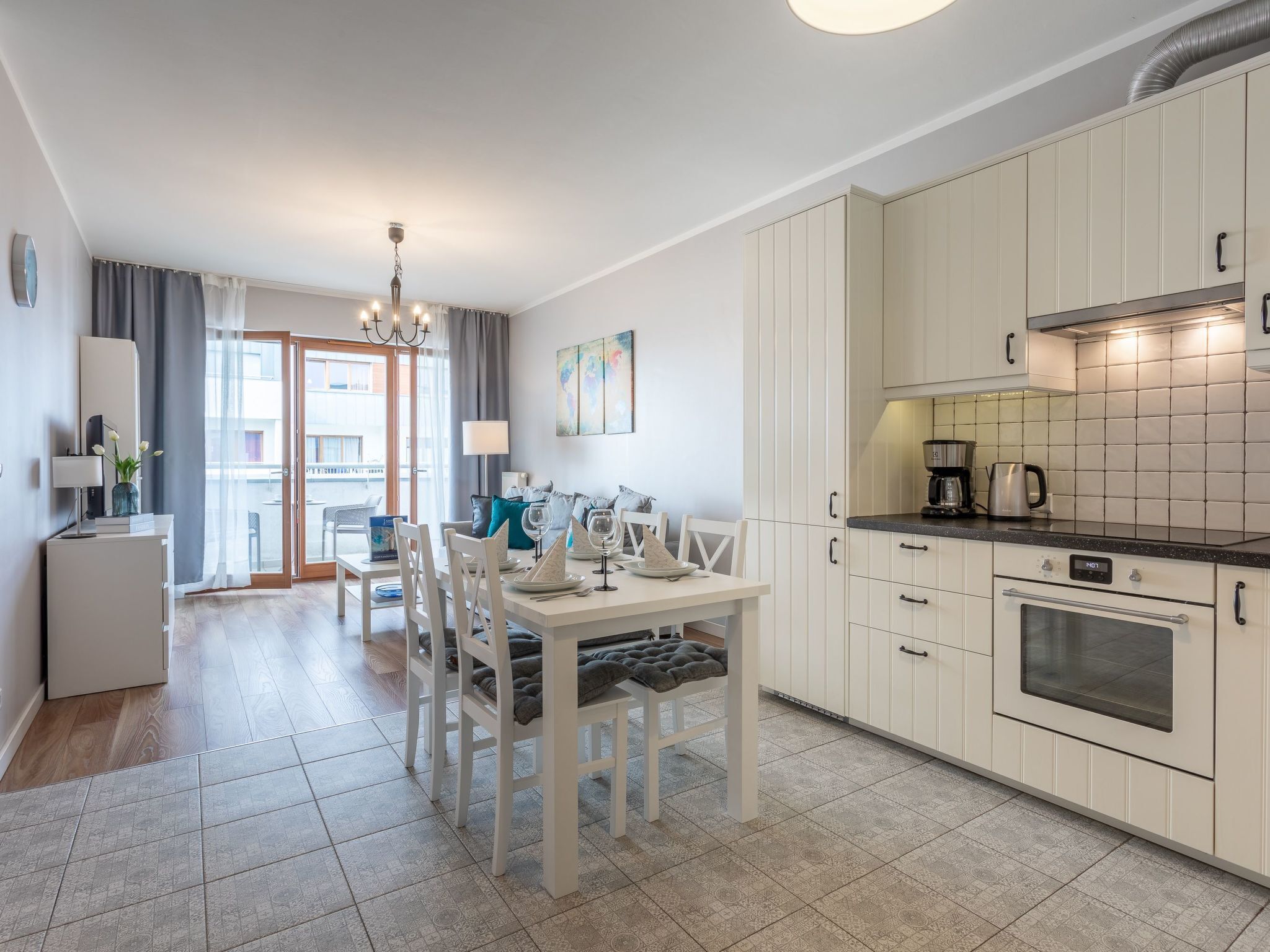 Fridge, oven, dishwasher, cookware/dishes/utensils