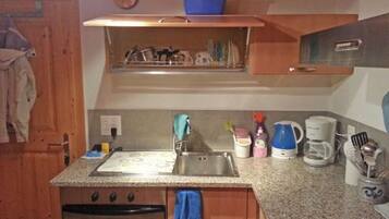 Fridge, microwave, oven, cookware/dishes/utensils