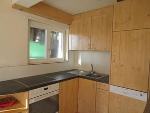 Fridge, oven, dishwasher, cookware/dishes/utensils - Am Bächli by Interhome (Hasliberg)