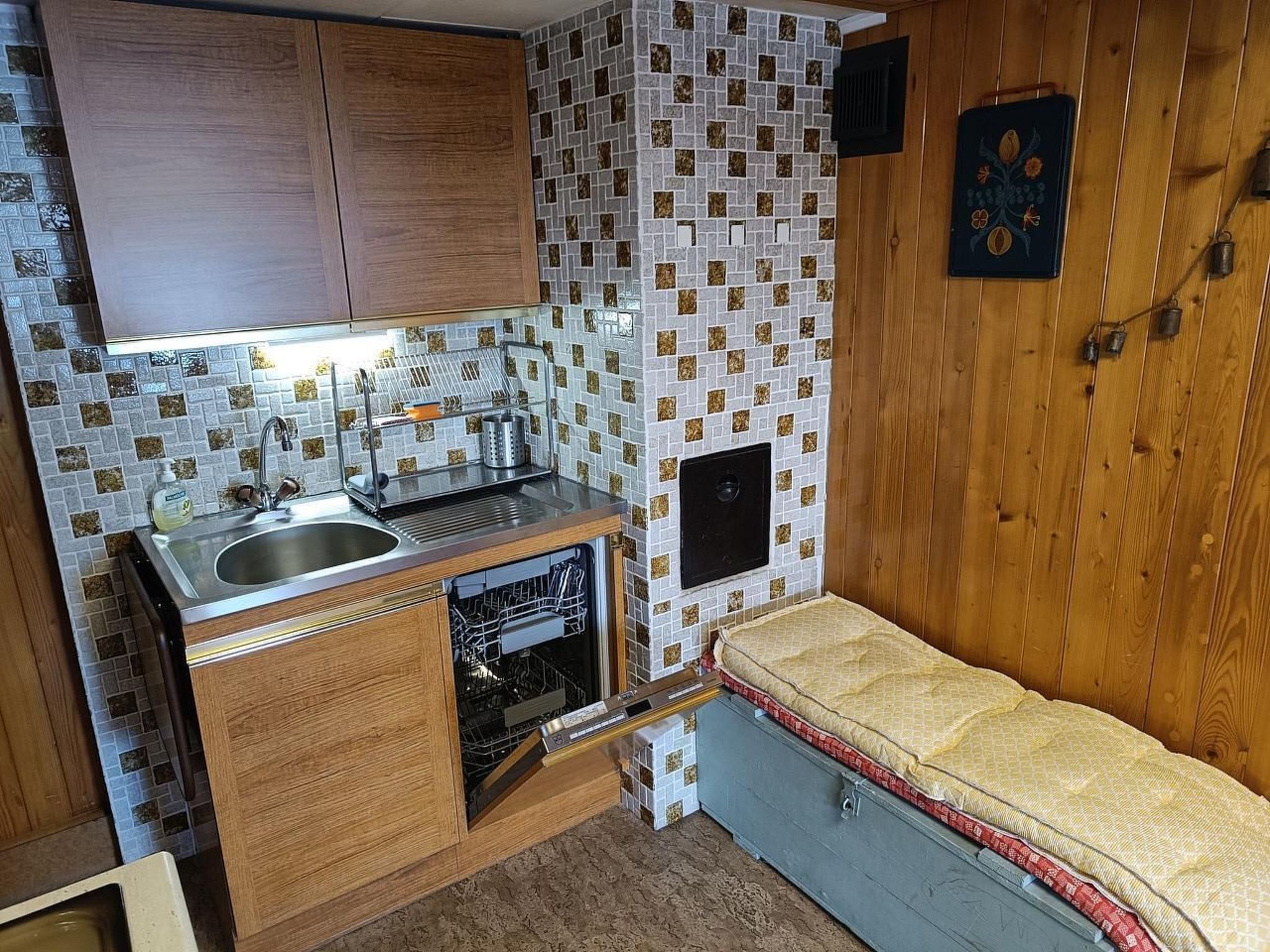 ثلاجة، فرن، غسالة أطباق، مستلزمات طهي/أطباق/أوعية