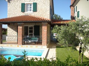 Pool - Großzügiges Ferienhaus mit Pool und Sonnenterrasse by Interhome (Dracevac)