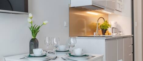 Réfrigérateur, micro-ondes, lave-vaisselle