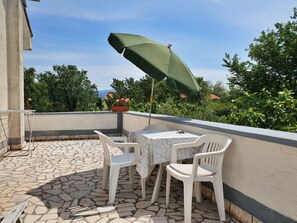 Outdoor dining - Apartment Bijelic - mit Balkon, 480 m vom Meer by Interhome (Polje)