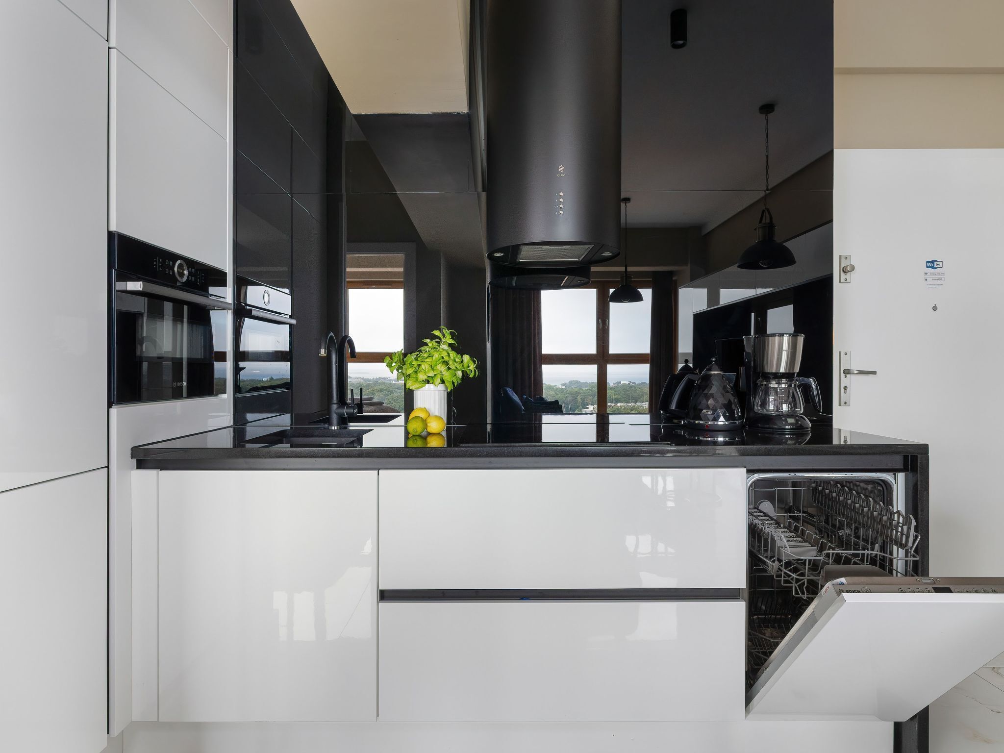 Refrigerador, microondas, horno, lavavajillas