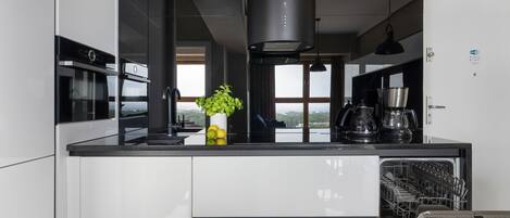 Refrigerador, microondas, horno, lavavajillas