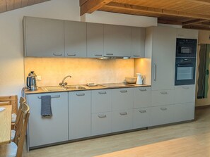 Fridge, microwave, oven, dishwasher - Margrit West by Interhome (Lauterbrunnen)