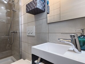 Towels - "Split Area Apartment" by Interhome (Podstrana)