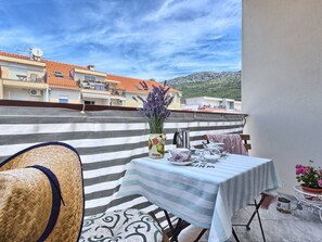Outdoor dining - Gemütliches Studio mit Balkon by Interhome (Podstrana)