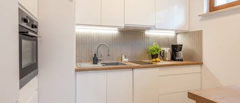 Réfrigérateur, four, lave-vaisselle