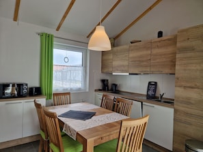Kühlschrank, Mikrowelle, Ofen, Geschirrspüler