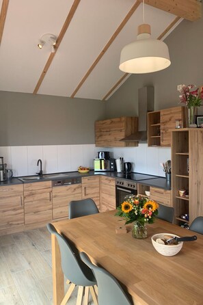 Fridge, microwave, oven, dishwasher - G9 eingezäuntes Haus in Randlage mit Weitblick by Interhome (Burhave)