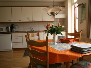 Kühlschrank, Mikrowelle, Ofen, Geschirrspüler