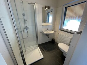 Bathroom - G16 Eingezäuntes Haus mit Terrasse und Garten by Interhome (Burhave)