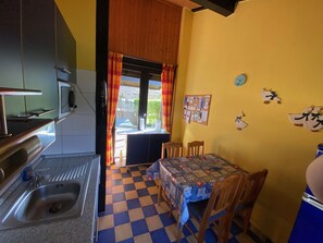Fridge, microwave, oven, dishwasher - Vacation home L 2 by Interhome (Burhave)