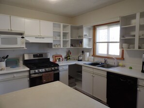 Private kitchen - Fully furnished 2 Bedroom 1 bath house (Kimball)