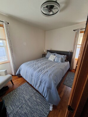 WiFi, bed sheets - Fully furnished 2 Bedroom 1 bath house (Kimball)