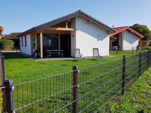 Exterior - N4 Haus in Nordseenähe mit Terrasse und Garten by Interhome (Burhave)