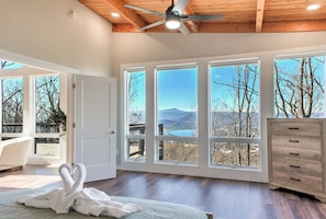 Silitysrauta/-lauta, vauvan matkasänky, ilmainen Wi-Fi, vuodevaatteet