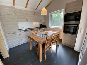 Kühlschrank, Mikrowelle, Ofen, Geschirrspüler
