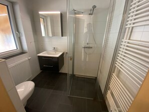 Bathroom - N3 Charmantes eingezäuntes Ferienhaus mit Garten by Interhome (Burhave)