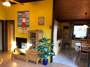 TV - D4 Haus in Eckwarderhörne mit Terrasse und Garte by Interhome (Burhave)
